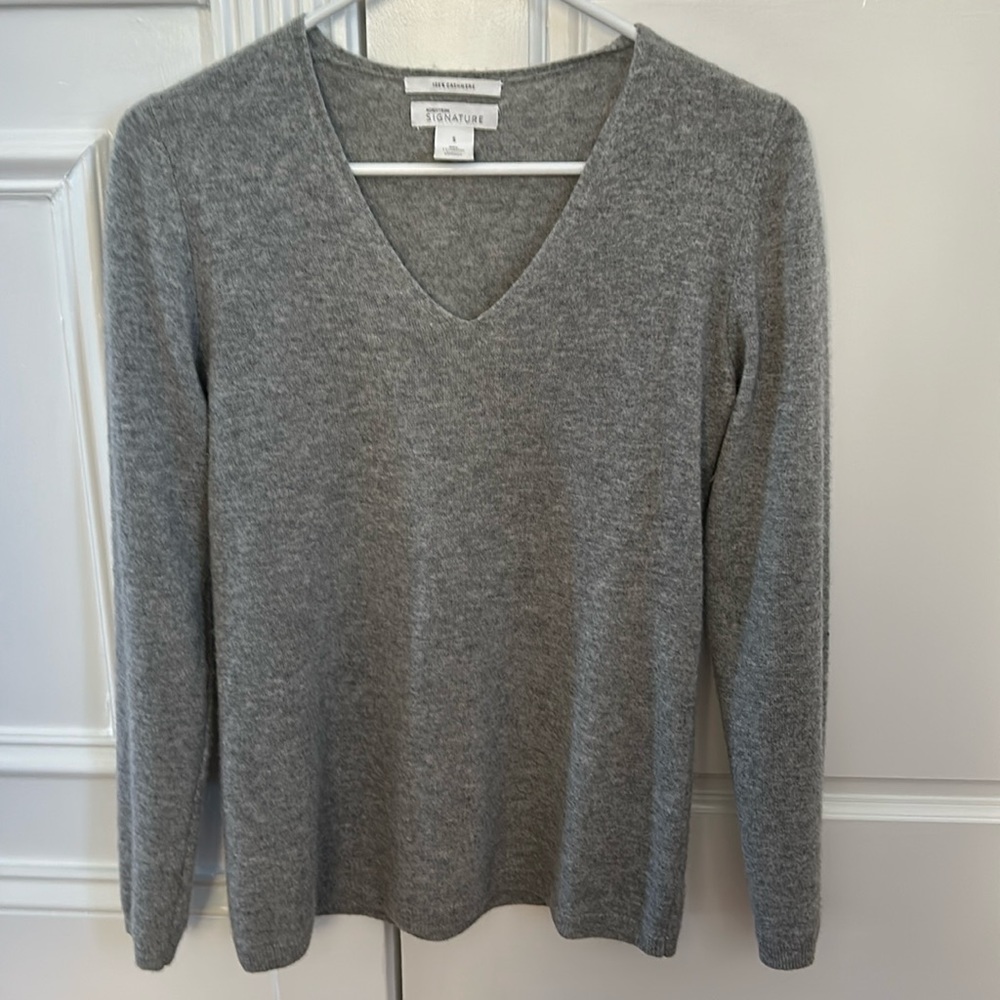 100% cashmere Nordstrom v neck grey sweater size small